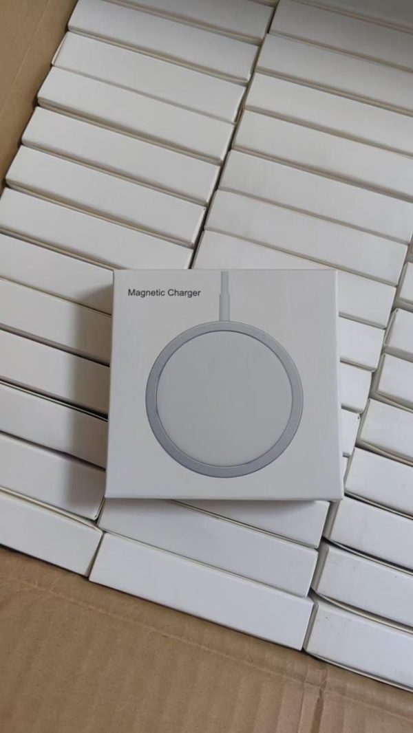 Apple MagSafe Charger - Wireless Charger with Fast Charging Capability, Compatible with iPhone and AirPods
